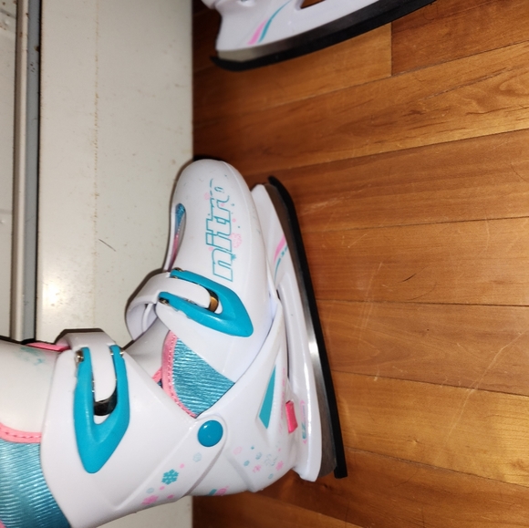 Girls Adjustable Lake Placid, nitro Ice skates, big girls size (1-4) EUC. - Picture 3 of 5